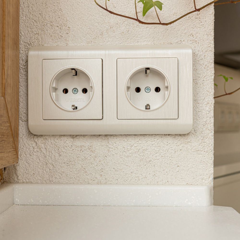 Рамка из поликарбоната Werkel Stream на 2 поста Перламутровый W0022113 — изображение 2