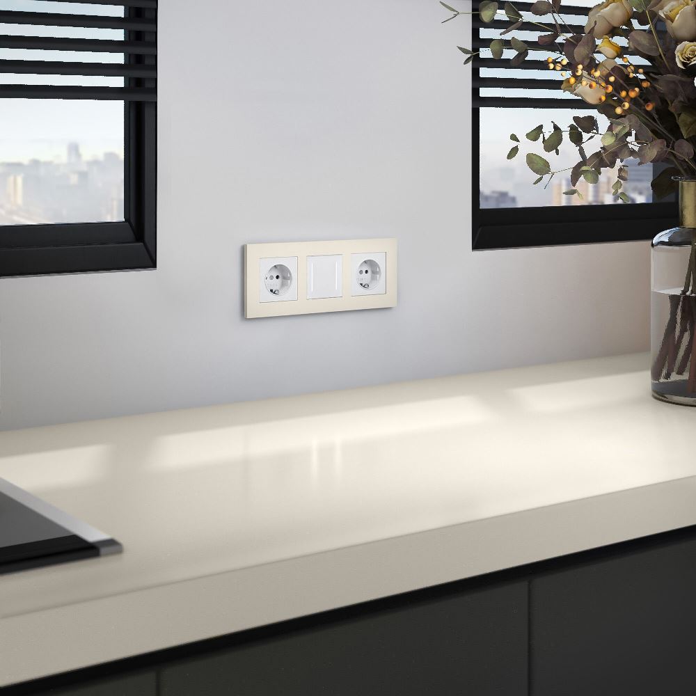 Рамка из поликарбоната Werkel Slab на 3 поста Айвори W0032962 — изображение 3