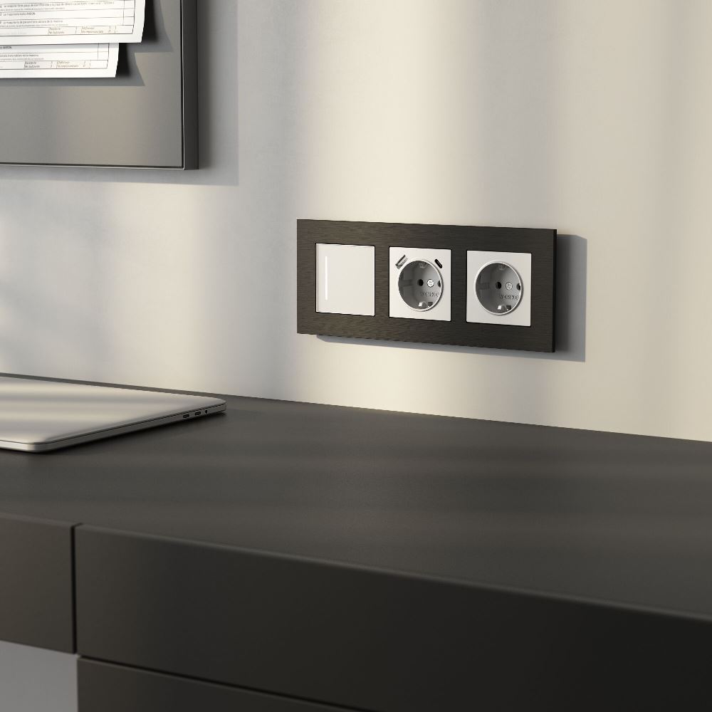 Рамка из металла Werkel AluMax на 3 поста Черный алюминий W0033508 — изображение 2