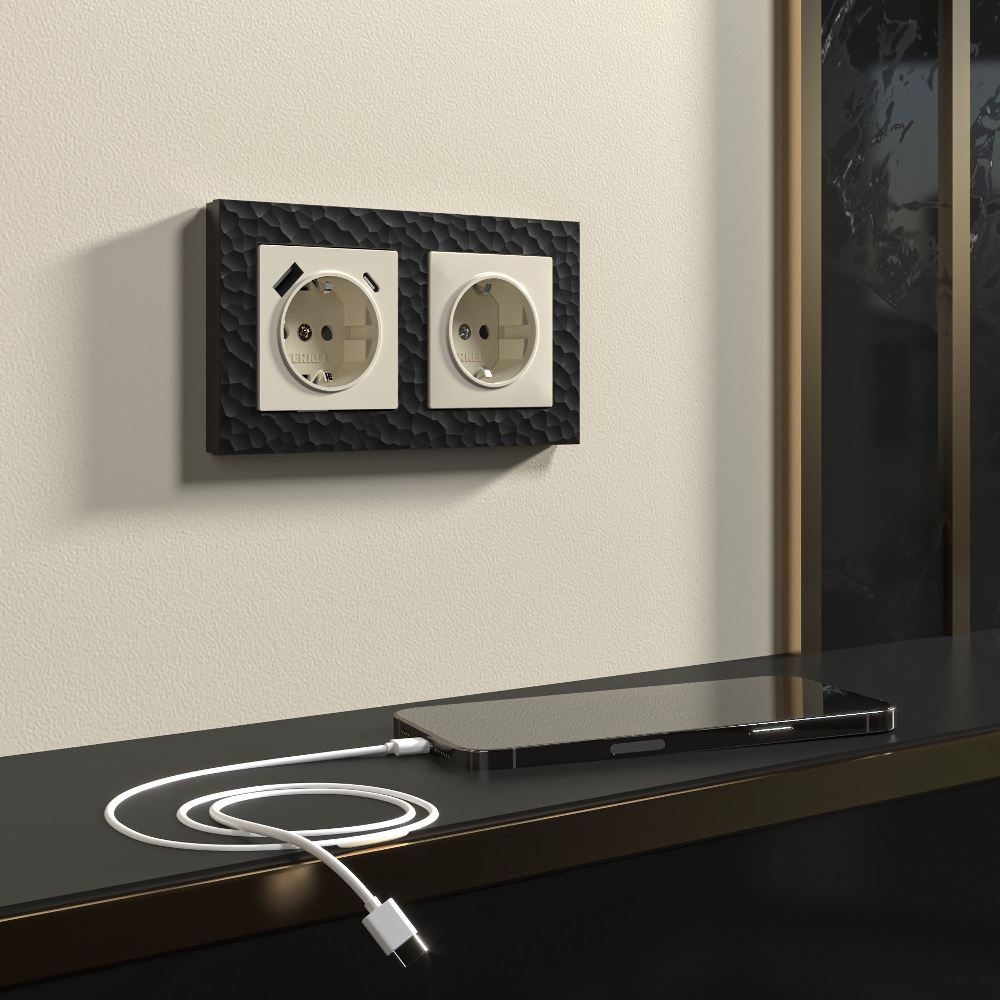 Розетка встраиваемая Werkel с заземлением, шторками и USB тип A+C Слоновая кость W1171703 — изображение 3