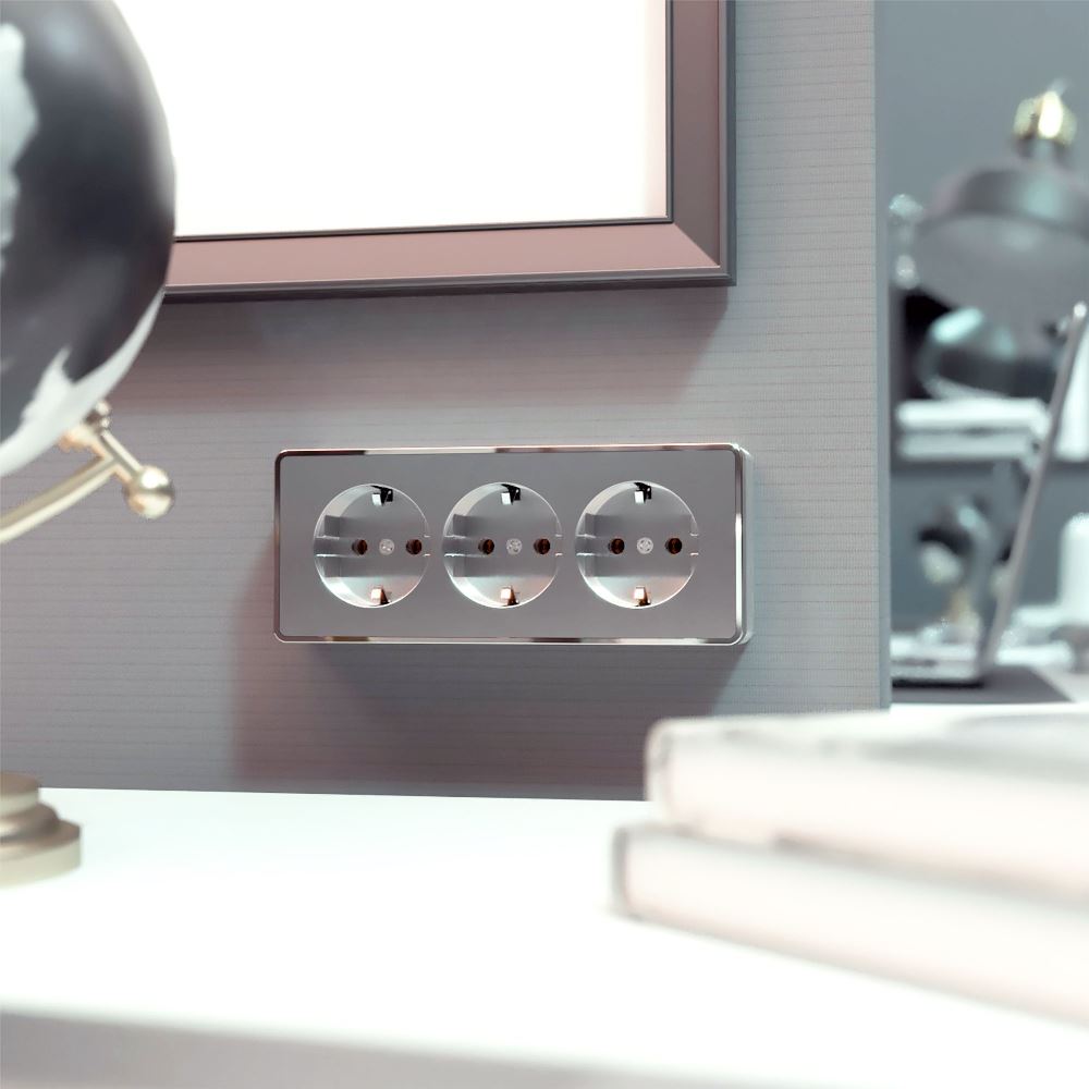 Розетка накладная тройная Werkel Gallant с заземлением и шторками Серебряный W5073106 — изображение 2