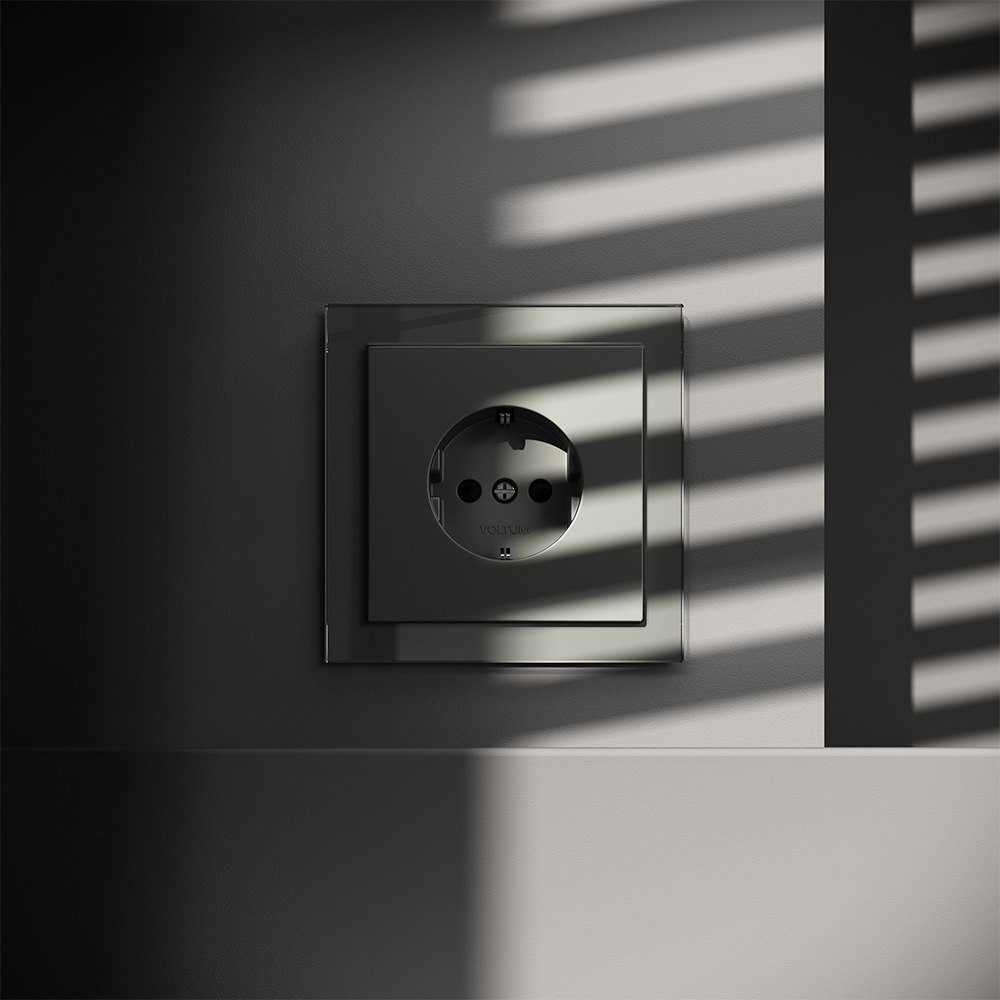 Розетка встраиваемая Voltum S70 с заземлением и шторками Титан VLS040206 — изображение 4