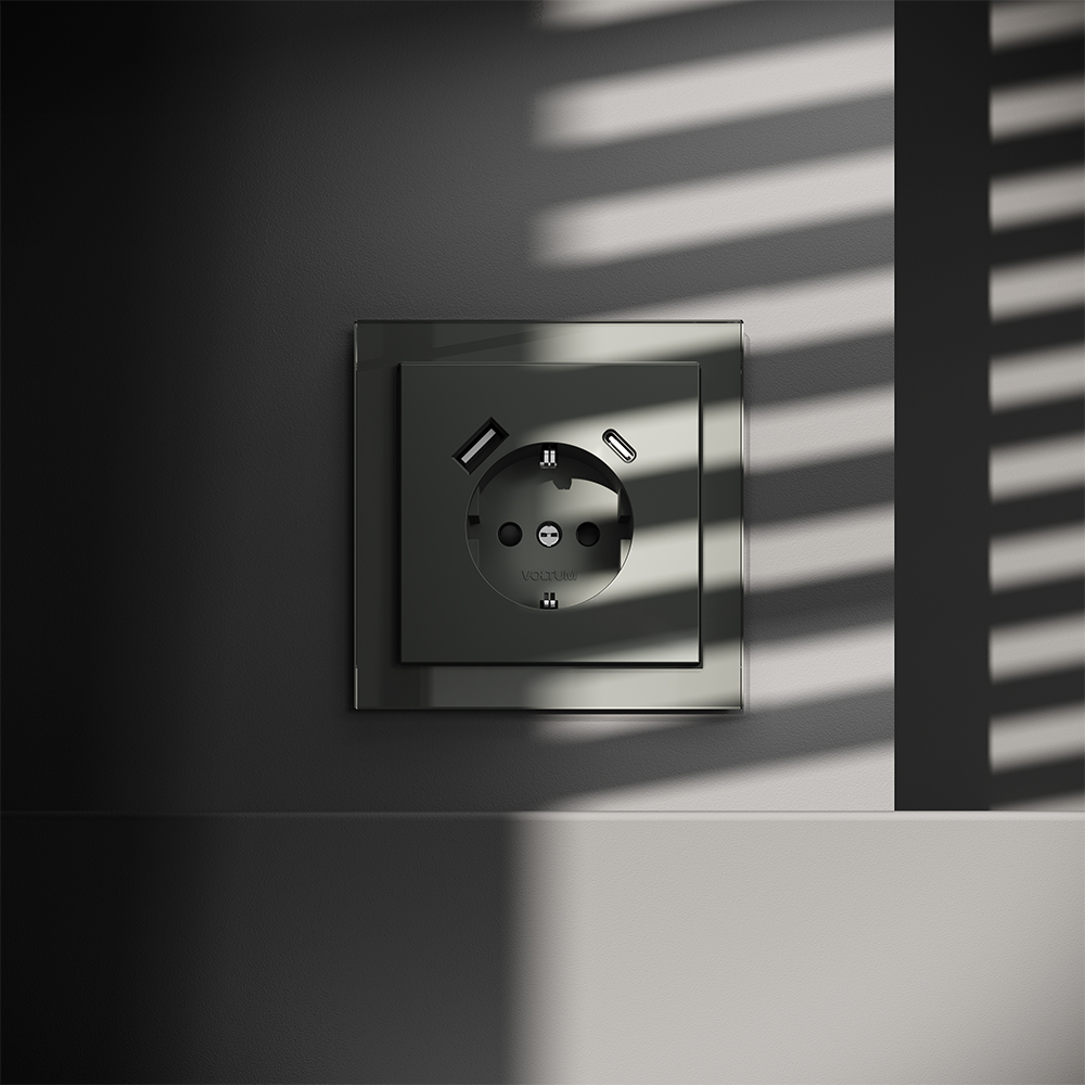 Розетка встраиваемая Voltum S70 с заземлением, шторками и USB A+C Титан VLS040506 — изображение 4